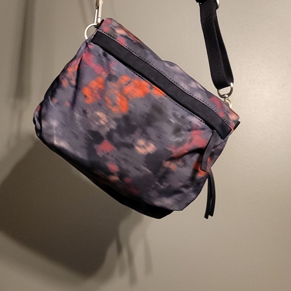 Lululemon multicolor om crossbody bag - Picture 2 of 8